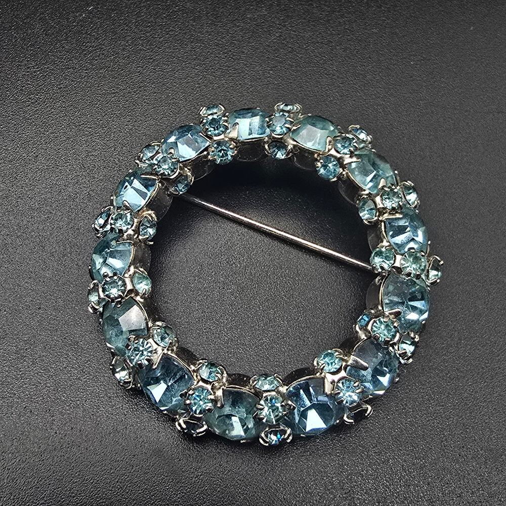 Warner's Blue Rhinestone Circle Brooch Vintage Glam Costume Jewelry